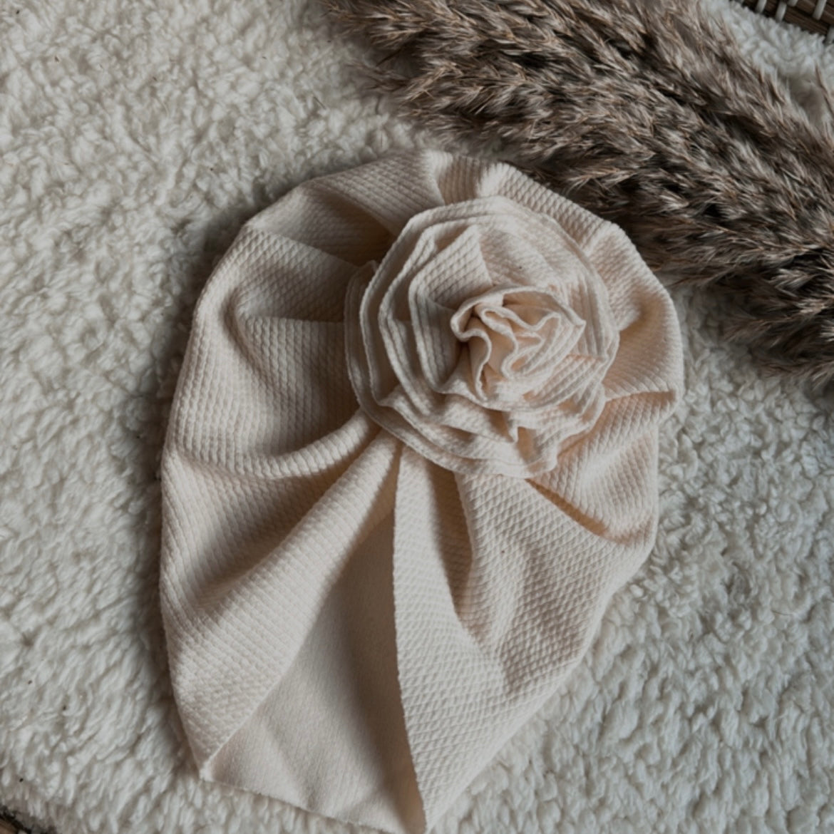 Tulbandje bloem beige