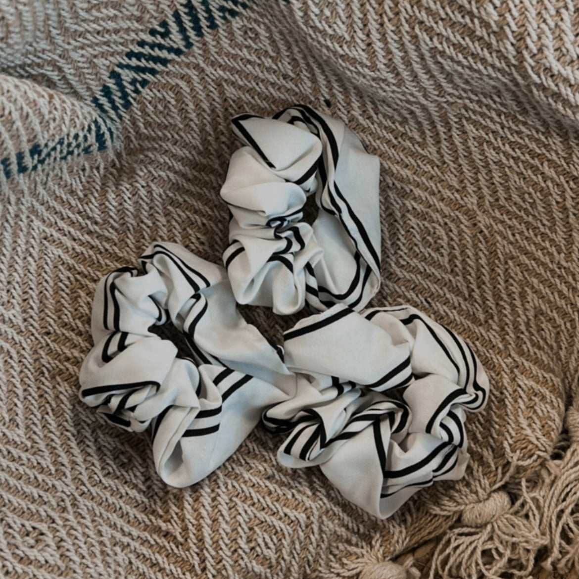 Scrunchie streepjes wit