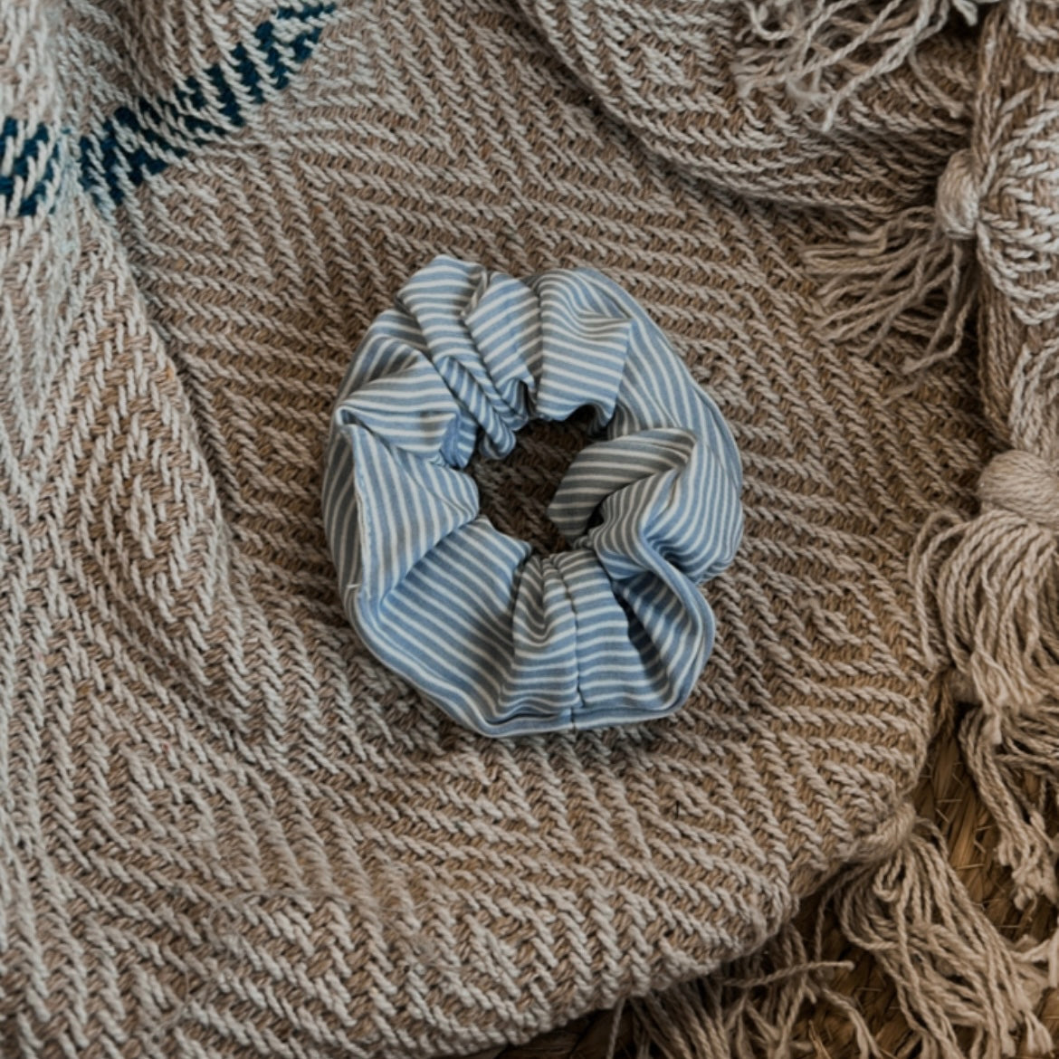 Scrunchie streepjes baby blauw&wit