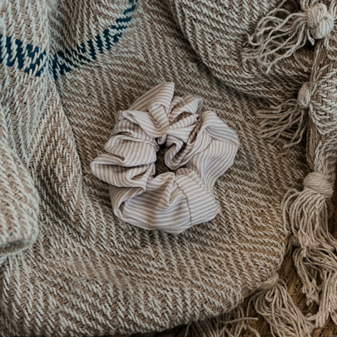 Scrunchie streepjes baby roze&wit