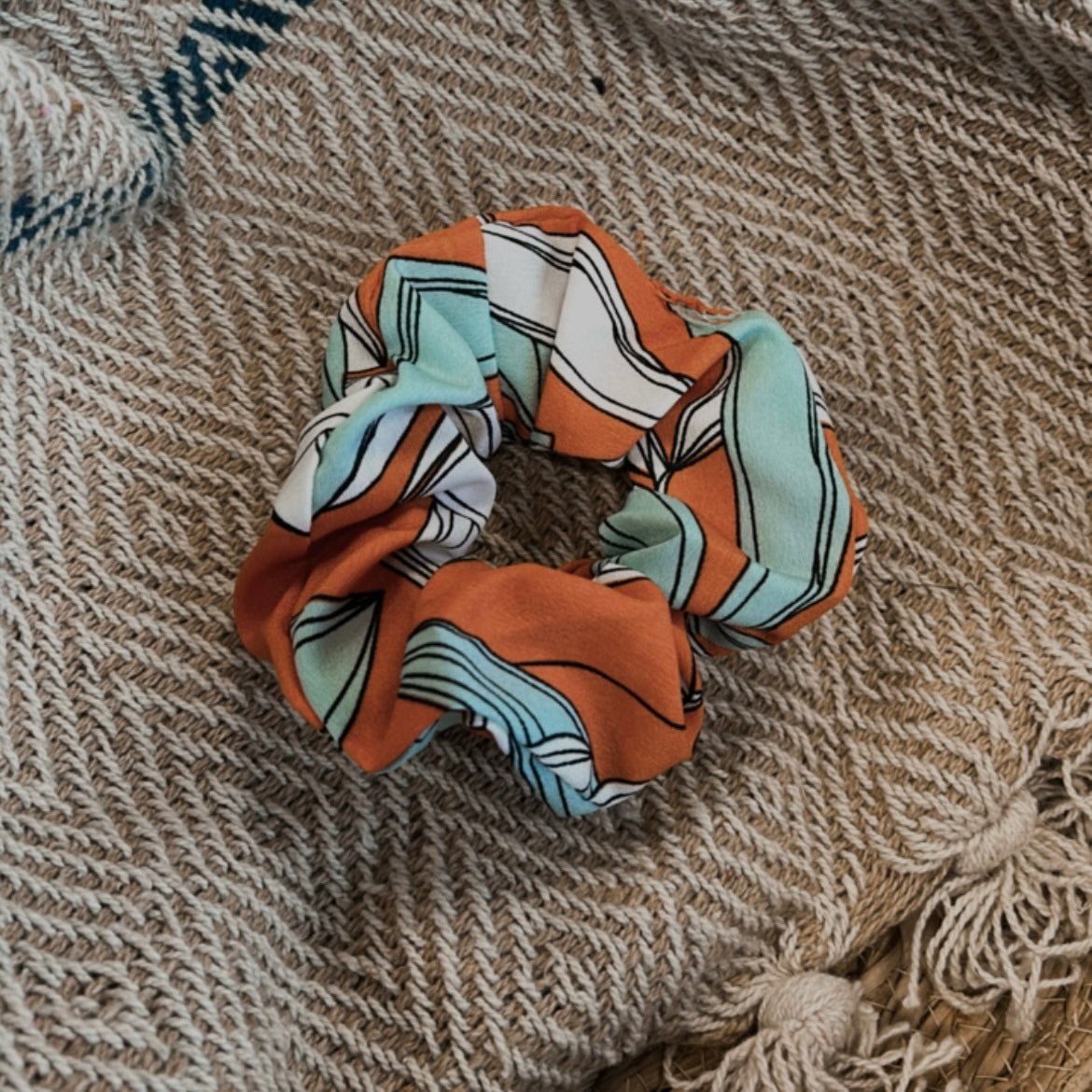 Scrunchie streepjes oranje