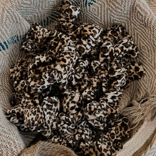 Scrunchie tijgerprint kleine stippen