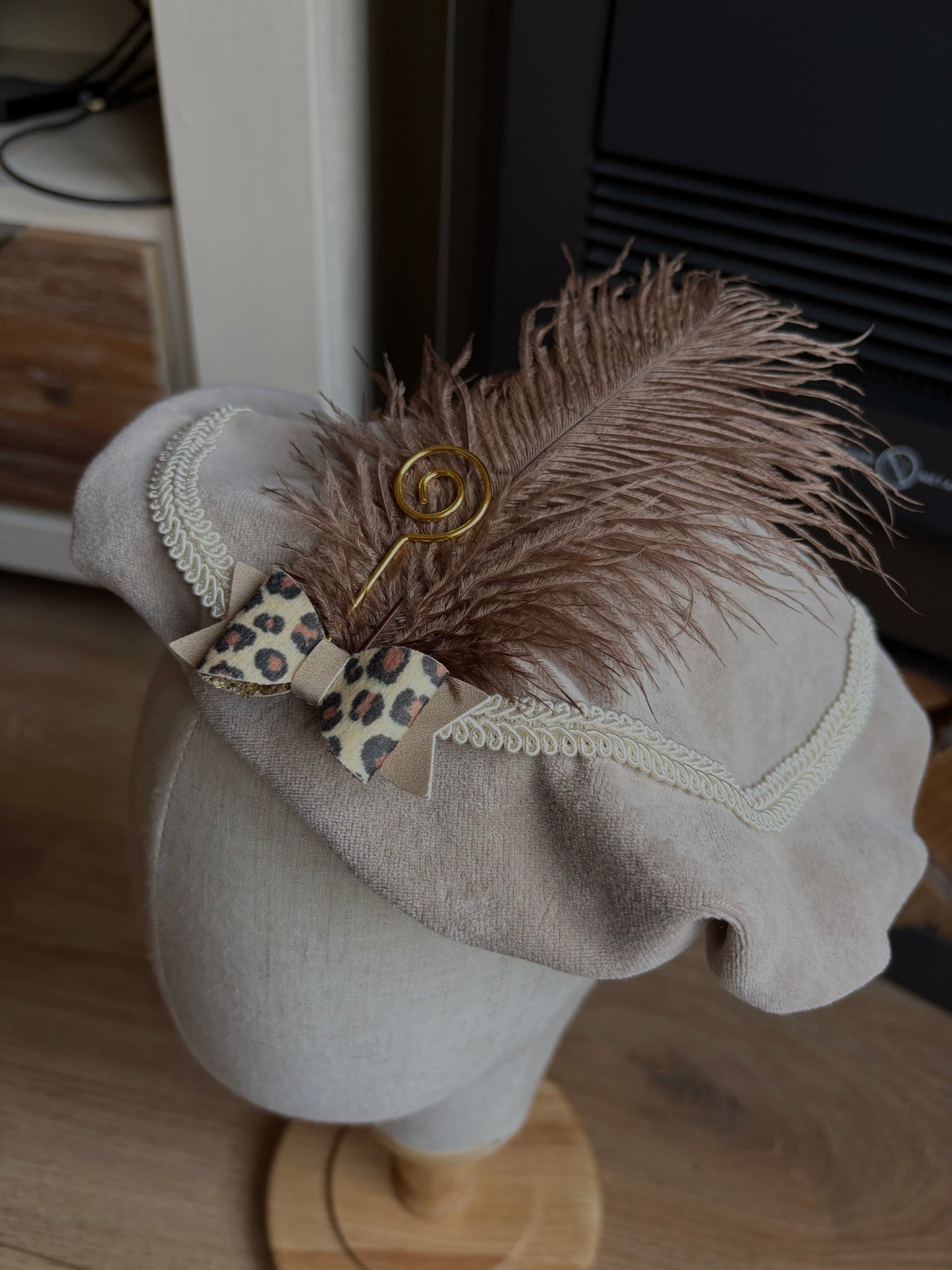 Luxe pietenmuts - Beige met tijgerprint strik
