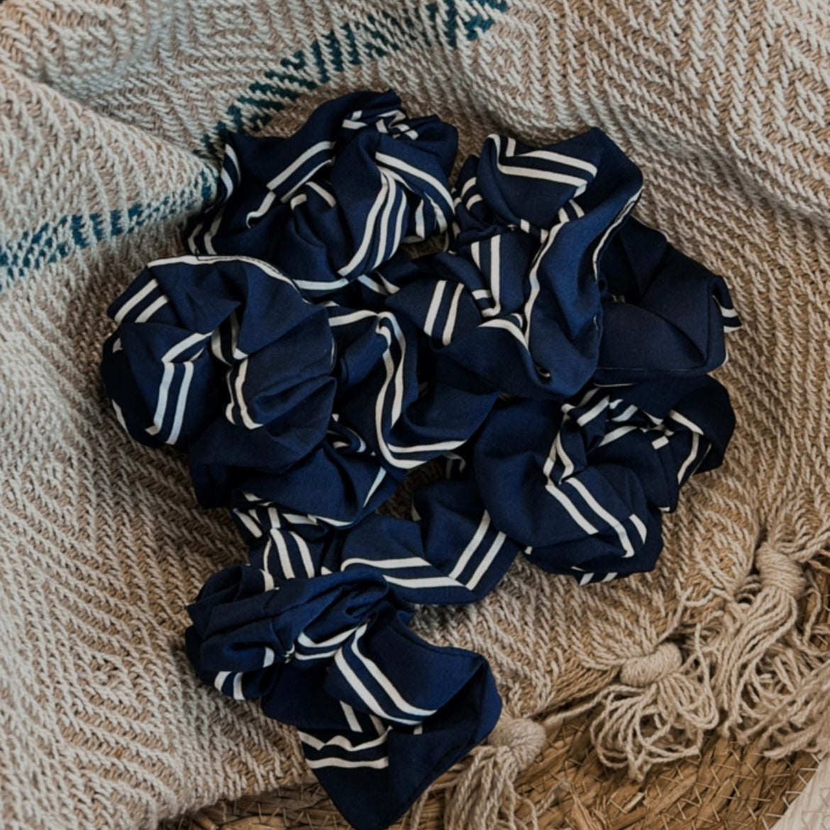 Scrunchie streepjes blauw