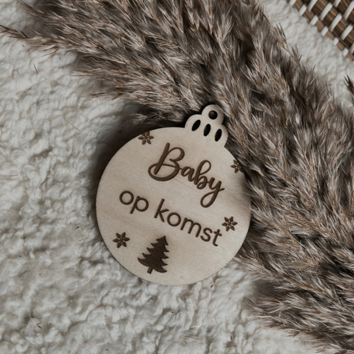 Kerstbal | baby op komst