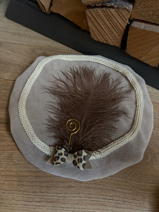 Luxe pietenmuts - Beige met tijgerprint strik