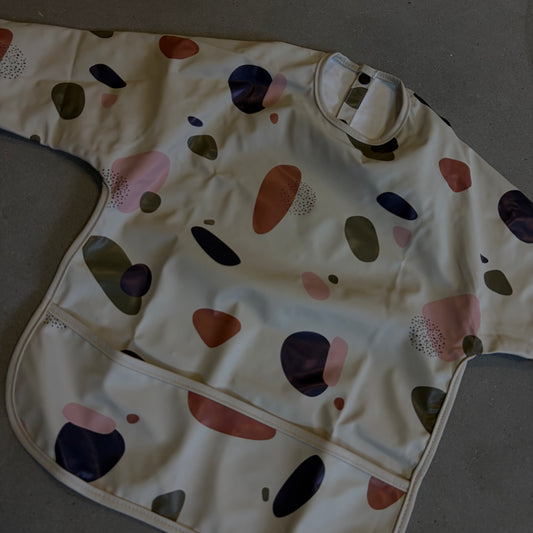 Waterproof slab met mouwen – verstelbaar (0–4 jaar) vlekjes