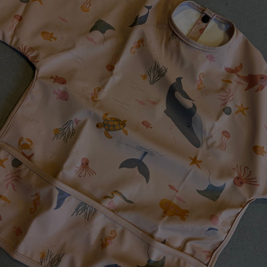 Waterproof slab met mouwen – verstelbaar (0–4 jaar) walvis peach