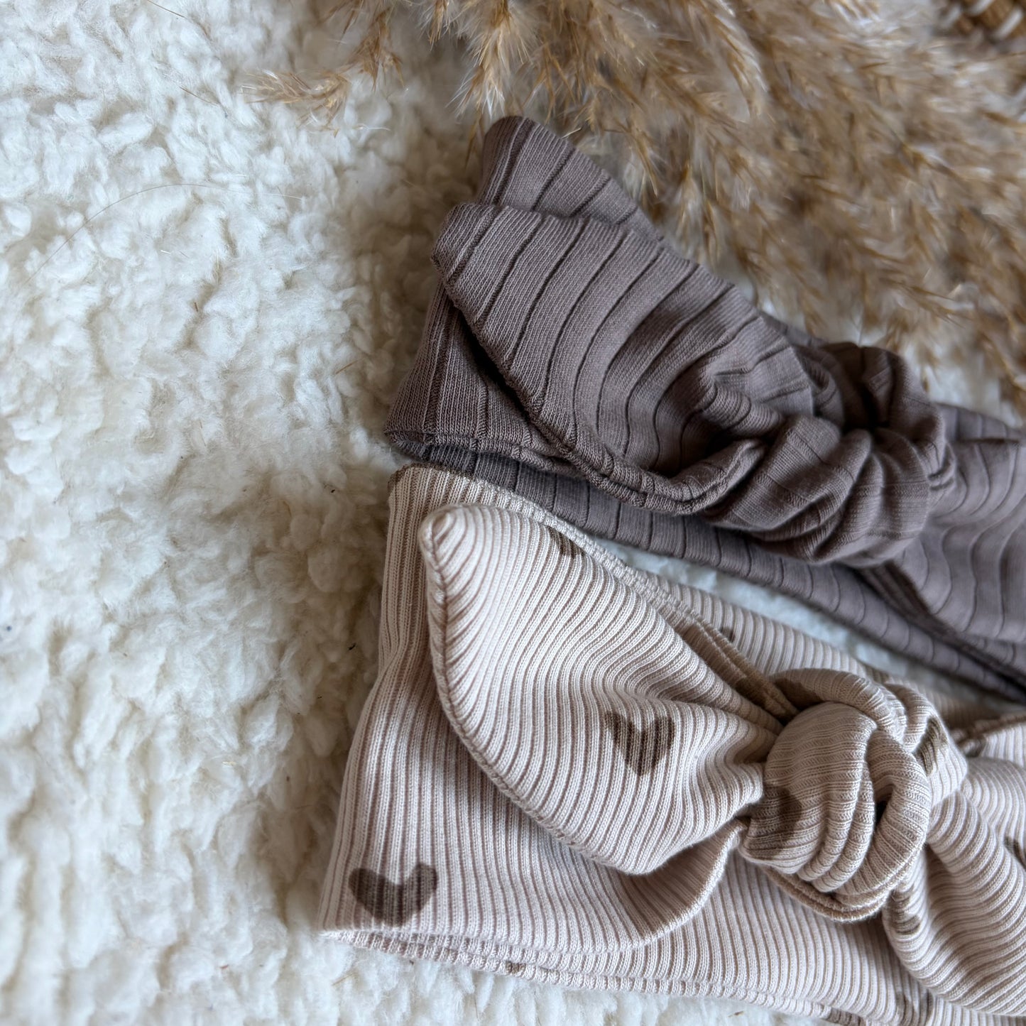 Haarband knoop combideal taupe & hartjes