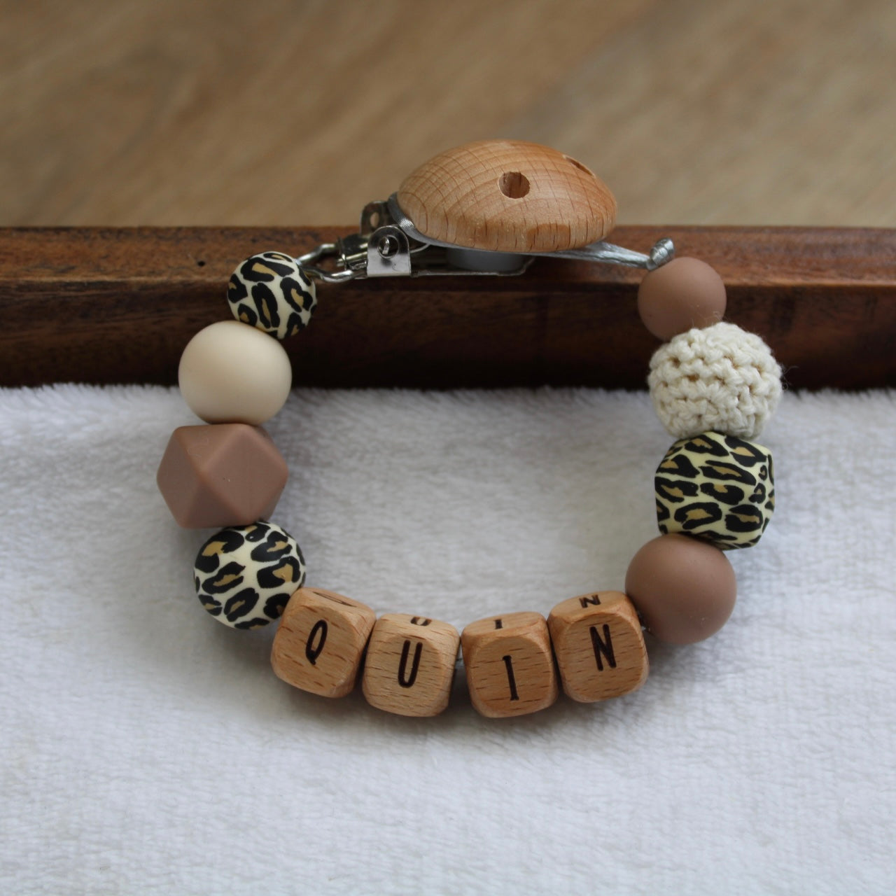 Speenkoord met naam | tijgerprint - beige - hazelnoot