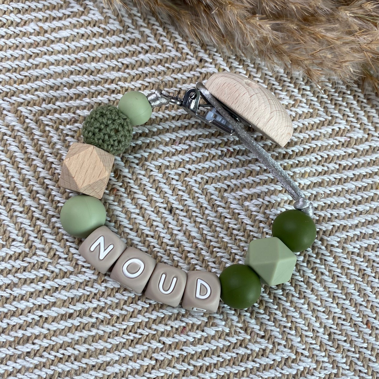 Speenkoord met naam | sage - legergroen