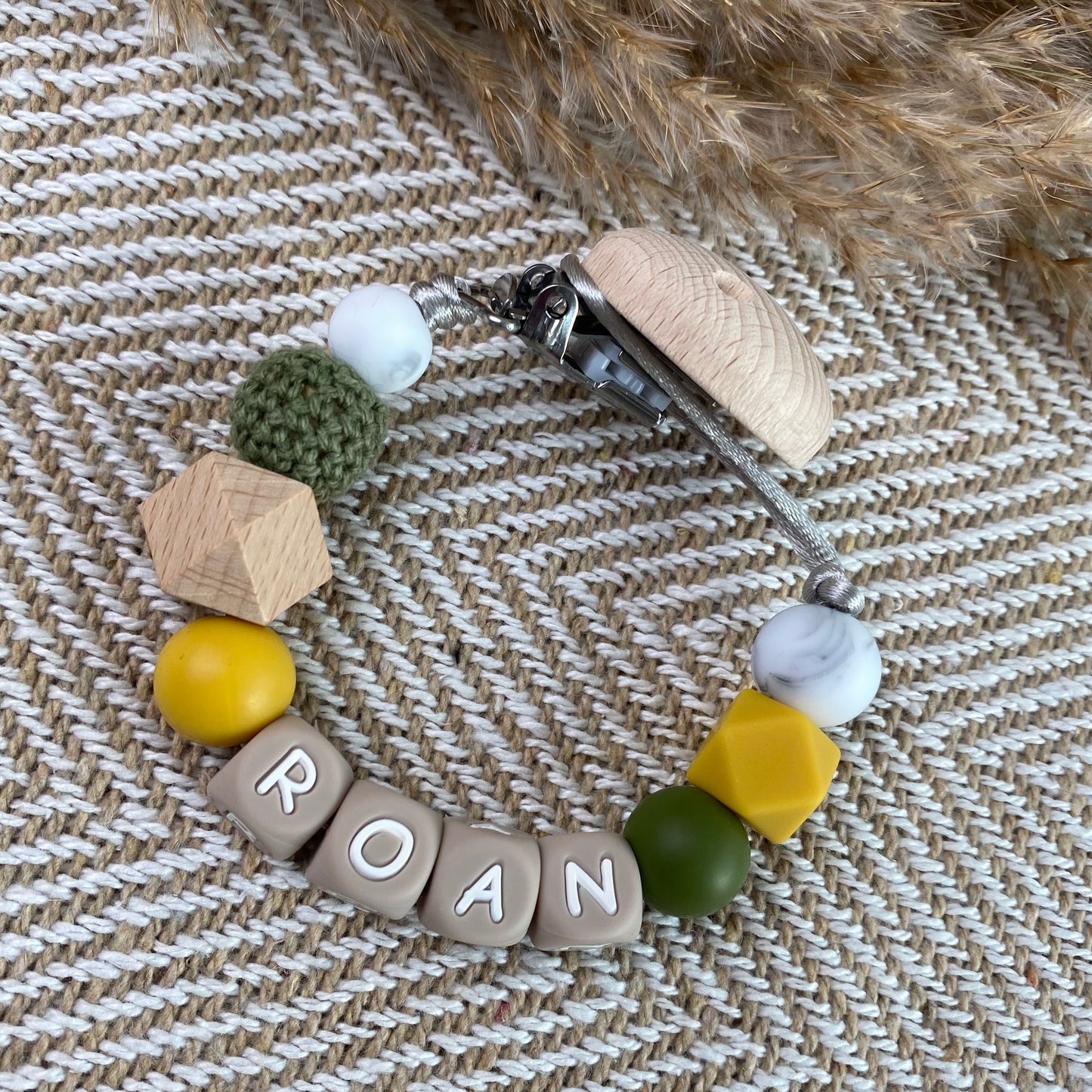 Speenkoord met naam | legergroen - oker geel