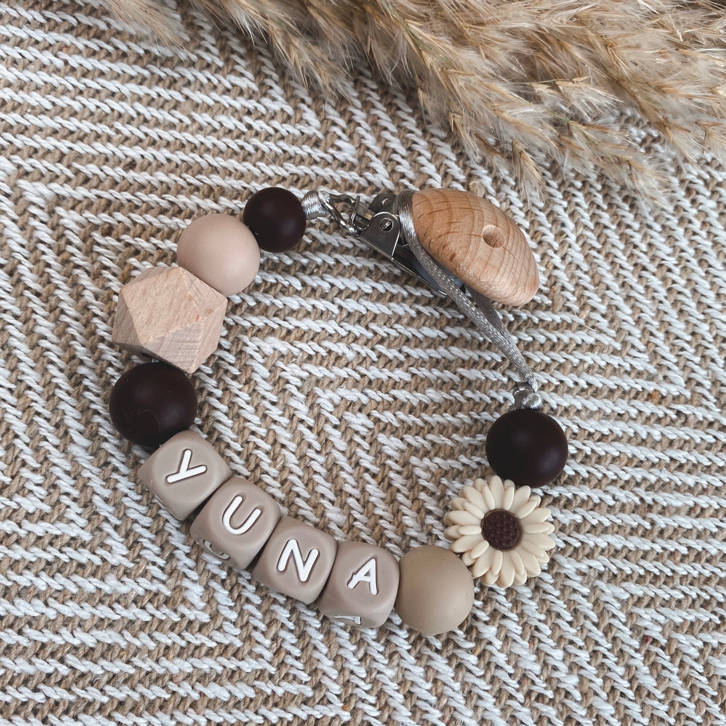 Speenkoord met naam | Bloem bruin