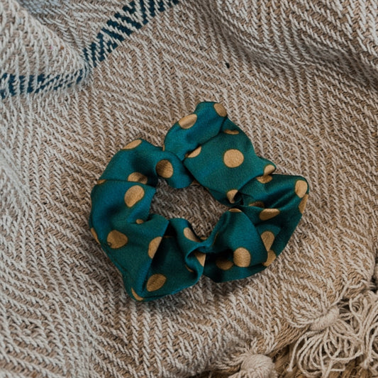 Scrunchie groen met gele stippen