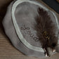 Luxe pietenmuts - beige met strik goud