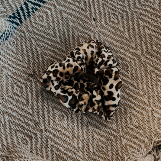 Scrunchie tijgerprint kleine stippen