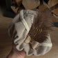 Luxe pietenmuts - beige met strik goud