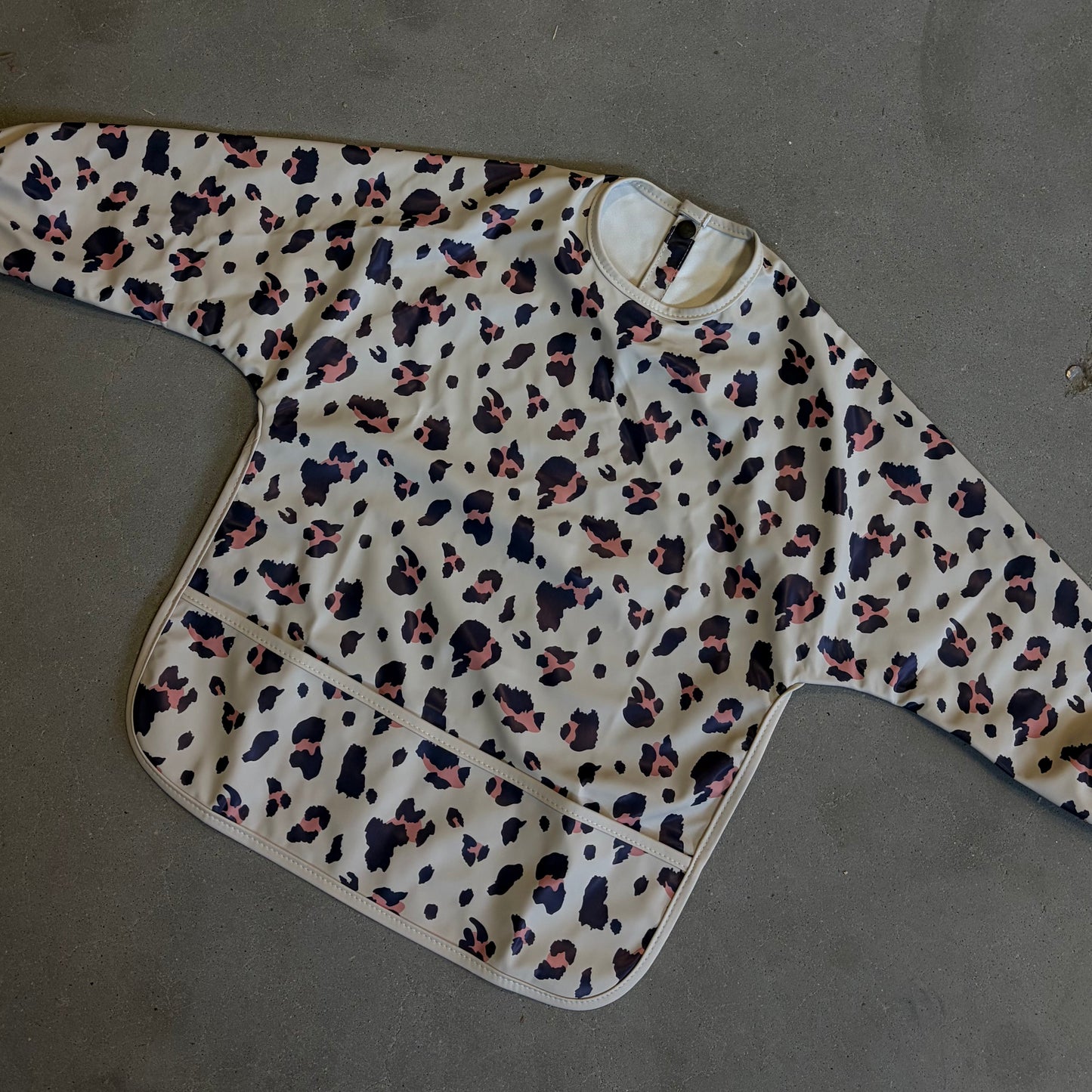 Waterproof slab met mouwen – verstelbaar (0–4 jaar) tijgerprint