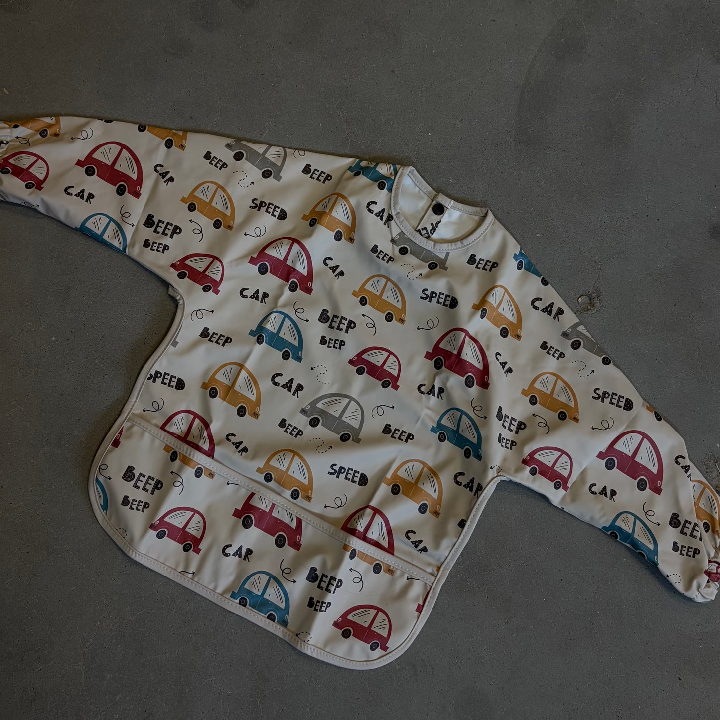 Waterproof slab met mouwen – verstelbaar (0–4 jaar) auto's