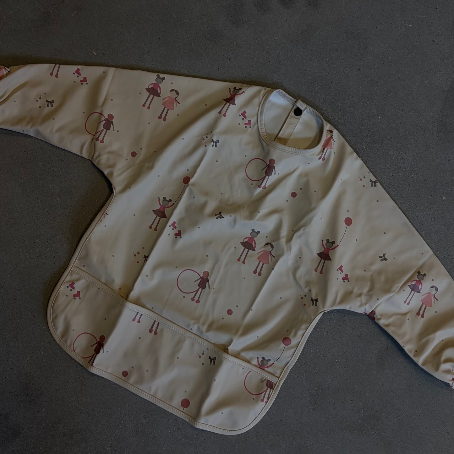 Waterproof slab met mouwen – verstelbaar (0–4 jaar) popjes