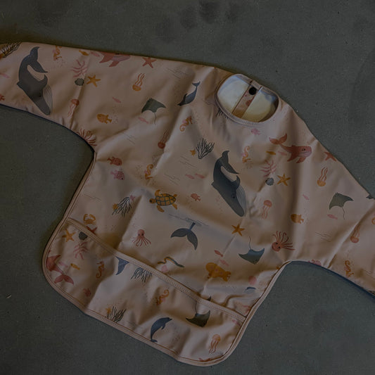 Waterproof slab met mouwen – verstelbaar (0–4 jaar) walvis peach
