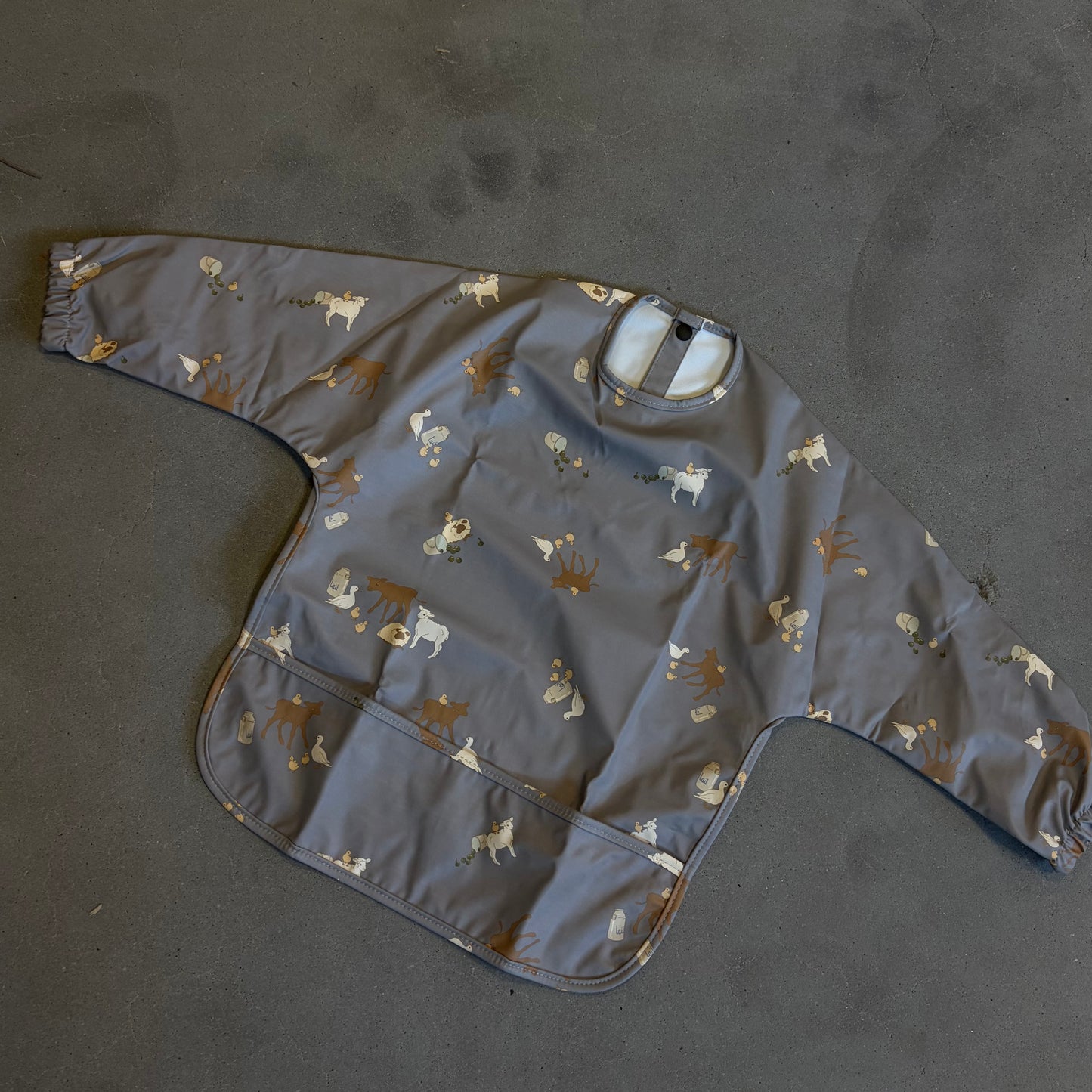 Waterproof slab met mouwen – verstelbaar (0–4 jaar) boerderij