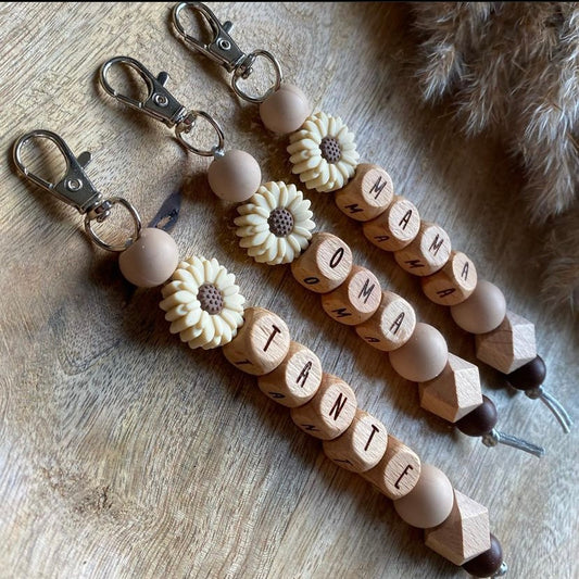 Sleutelhanger | Bloem bruin & houten letters