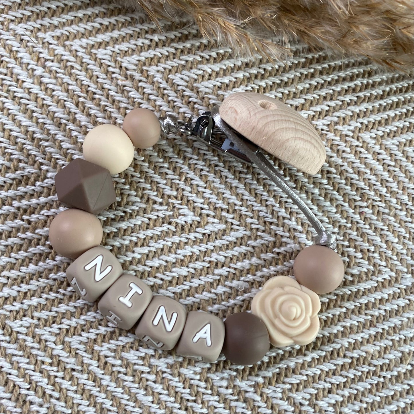 Speenkoord met naam | bloem beige