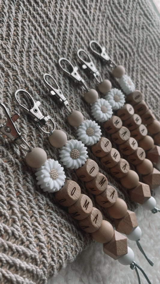 Sleutelhanger | Bloem wit & houten letters