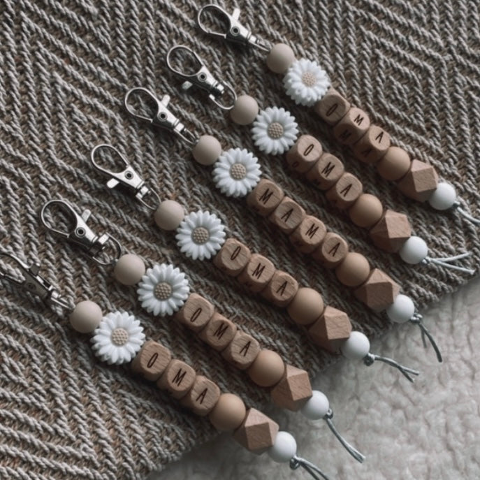 Sleutelhanger | Bloem wit & houten letters